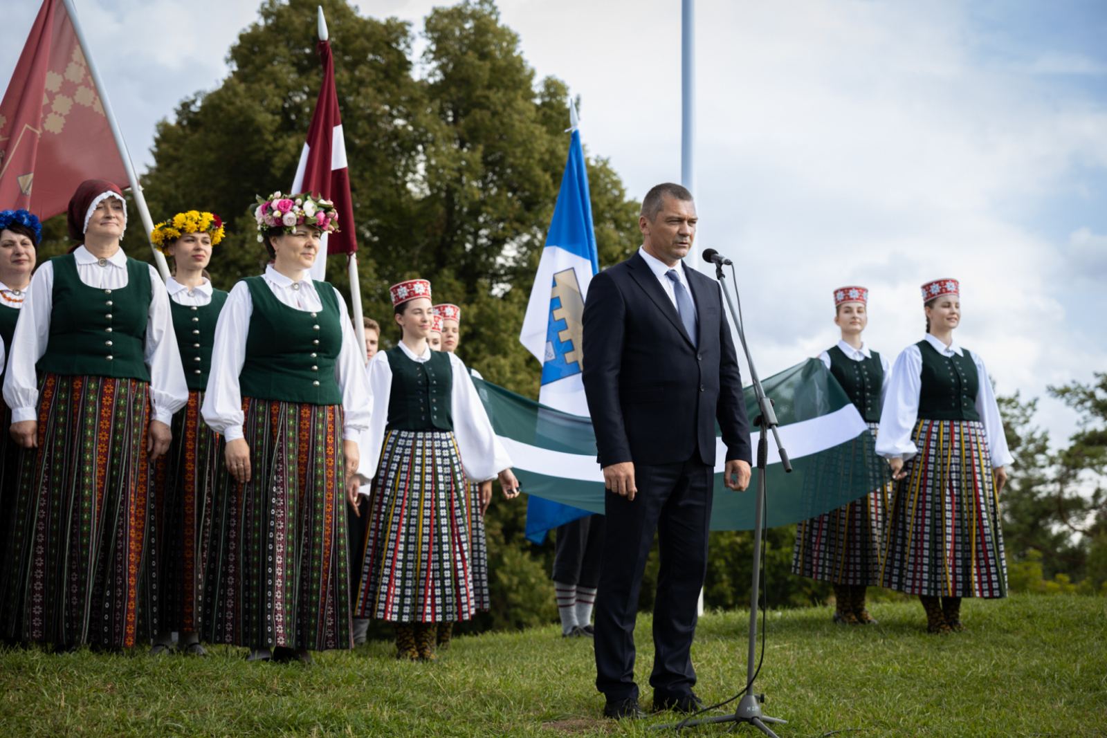 Zemgales karoga pacelšana