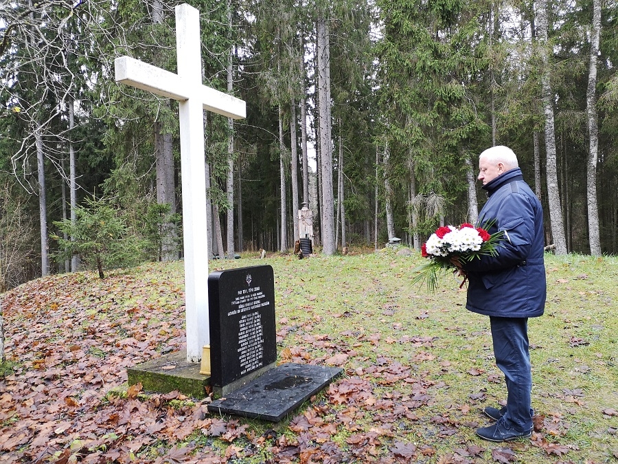 Albums Nr. 1 Latvijas brīvības cīnītāju piemiņas godināšana Lāčplēša dienā 2020