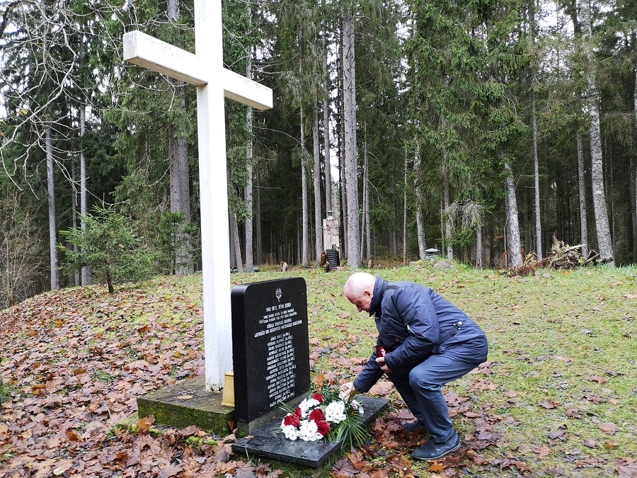 Albums Nr. 1 Latvijas brīvības cīnītāju piemiņas godināšana Lāčplēša dienā 2020