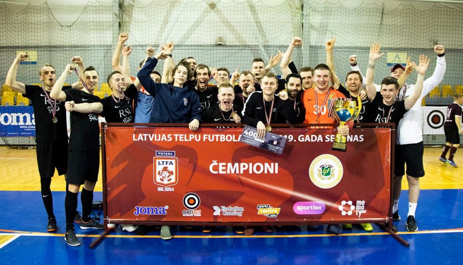 Dobelniekiem Latvijas telpu futbolā čempionu tituls